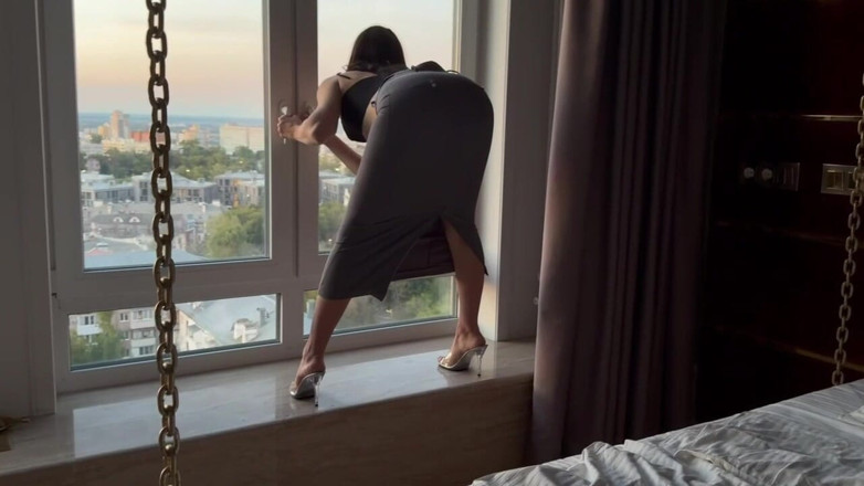 Skinny_lady69: Bogini rozciągająca się na wysokich obcasach - długa spódnica - nogi - wyświetlacz...