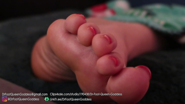 Dr. Foot Queen Goddess: Relaxing couch soles part 2