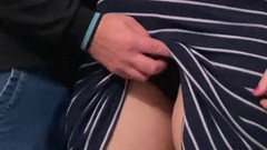 Niki studio: मैंने एक अजनबी को मेट्रो में पोशाक के नीचे अपनी चूत छूने दी