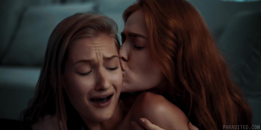 Parasited: Parazită - Jia Lissa fute creierul prietenei ei jucătoare Tiffany Tatum
