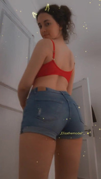 Sheer Red Bra dengan seluar jeans ketat