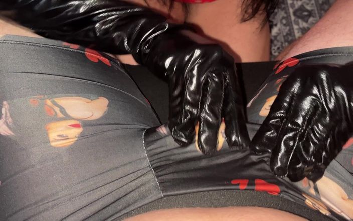 Mia XXX: #15 Miaxxx aftrekken in leer
