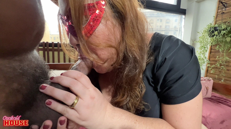 CuckoldHouse: Заміжня жінка-товстушка займається анальним сексом з чоловіком з товстим пенісом у будинку рогоносця