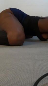 Senaman badan saya untuk menjadi sedikit lebih fleksibel kali pertama saya melakukan yoga, mencuba posisi pantat besar yang berbeza - mastermeat1 solamente