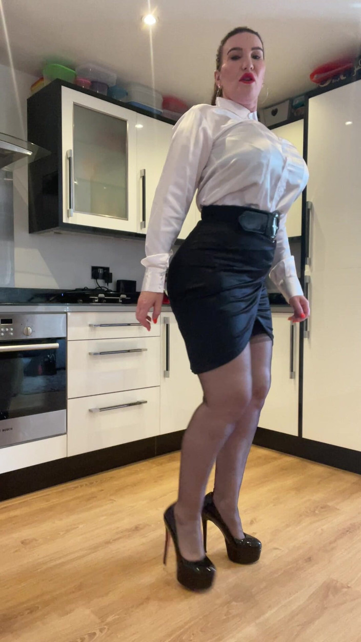 Sophie James: Tease and Denial Your Conservative Co-workers Disgusted!!