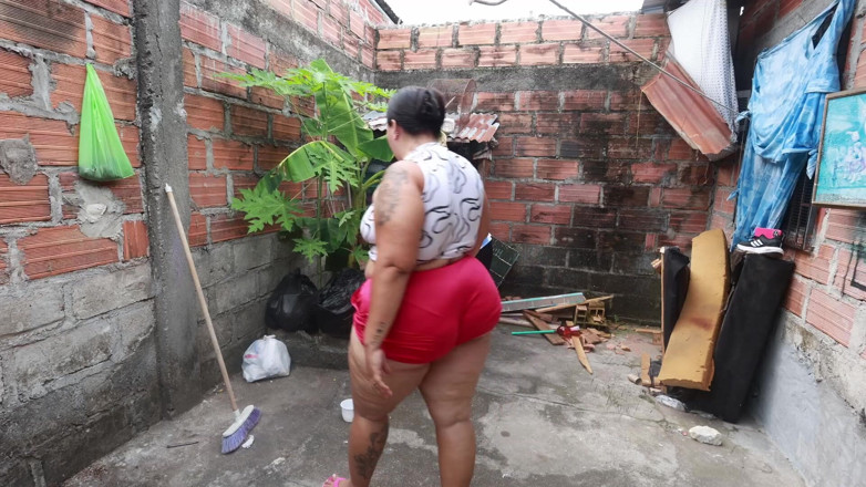 Lexly_16: Seks di tempat kerja – bos saya berbogel untuk saya