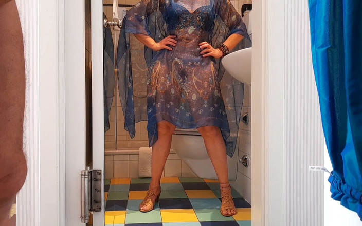 Selena701: Selena tạo dáng, giọt vàng và trò chơi tình dục