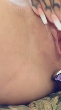 Lacey Jayne plug anal rápido em foda em primeiro plano