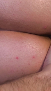 Evli kadın telefon oyunları oynuyor ve dölleme seksi için ücretsiz amcık kullanıyor