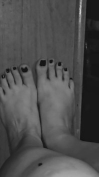 Sexy Toes Shining for Stepdaddy