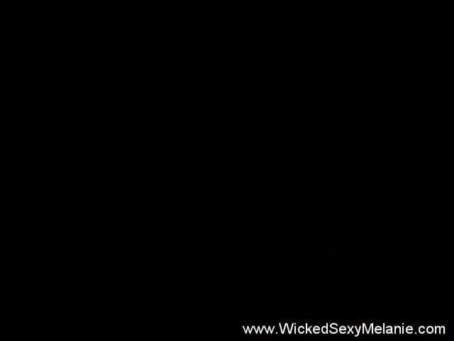Wicked Sexy Melanie: เย็ดโหดให้หีแม่บ้านผมทองสมัครเล่น