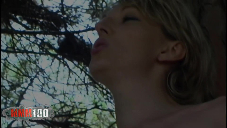 MMM100: Estelle-Clark, une vieille blonde se déshabille dans la nature