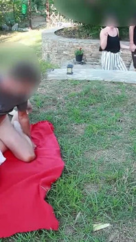 Di luar ruangan dan Bold! Kontol orang asing dipakai di luar ruangan!