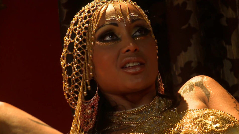 Foxy Desire: La ragazzina latina cleopatra viene scopata da un grosso cazzo