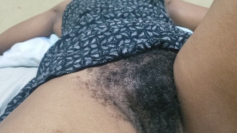 Lovemina: Tight fitta på nära håll skapar en förförisk sent på...