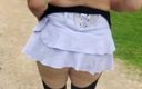 Lady Oups exhib &amp; slave stepmom: Buttplug och mini sexig kjol i offentlig park