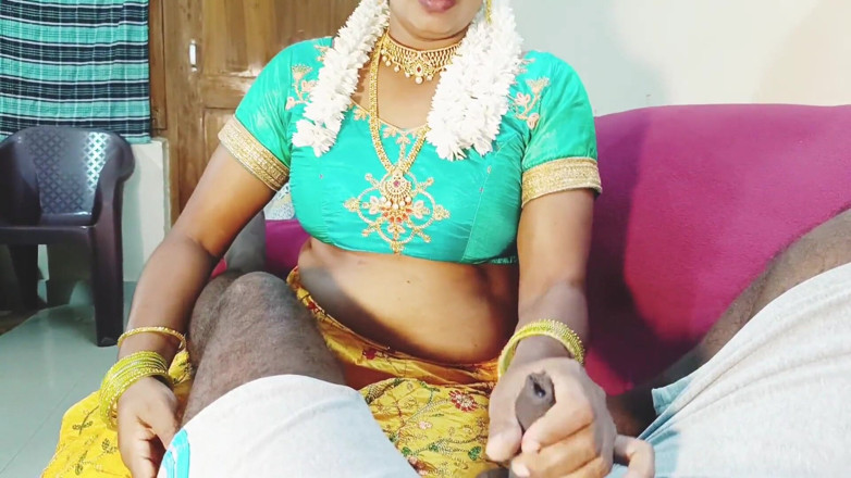 Telugu honey lips: La casalinga indiana viene scopata dal fratellastro. La telugu dice...