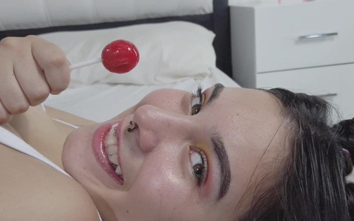 Bucara sex: Tatlı ve ateşli lolipop emiyor