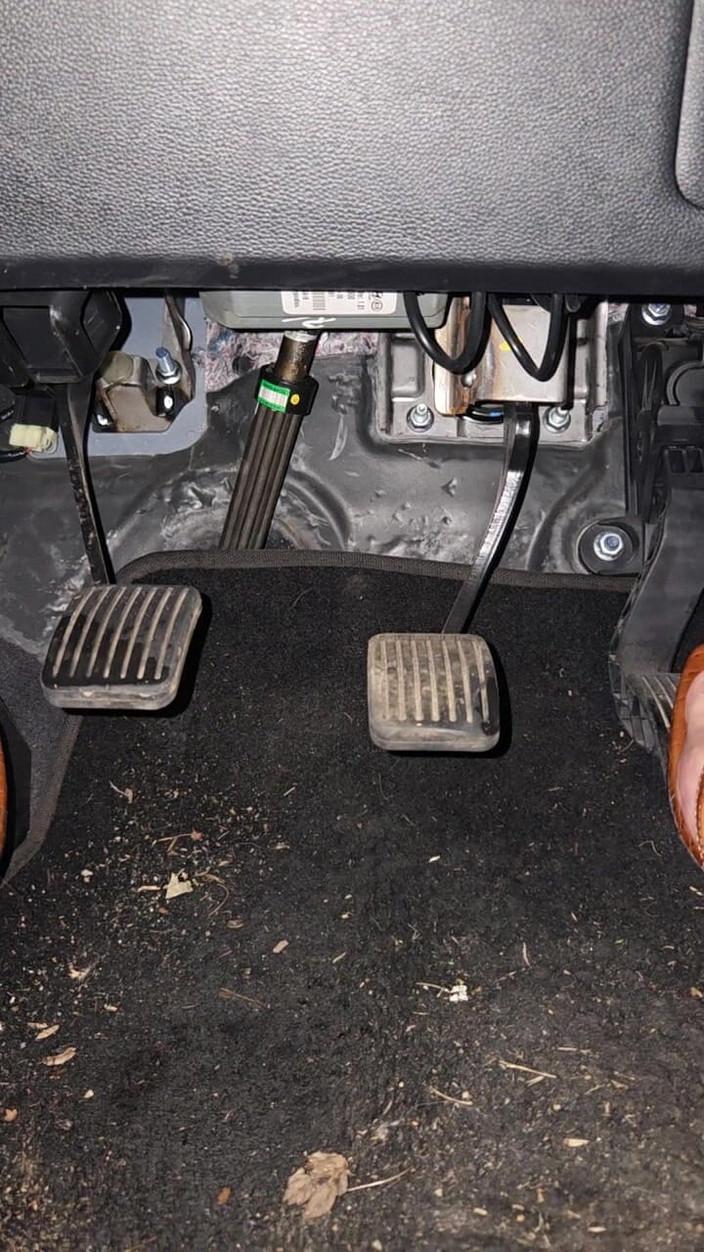 Bella Roma: Fetish kaki mengepam pedal