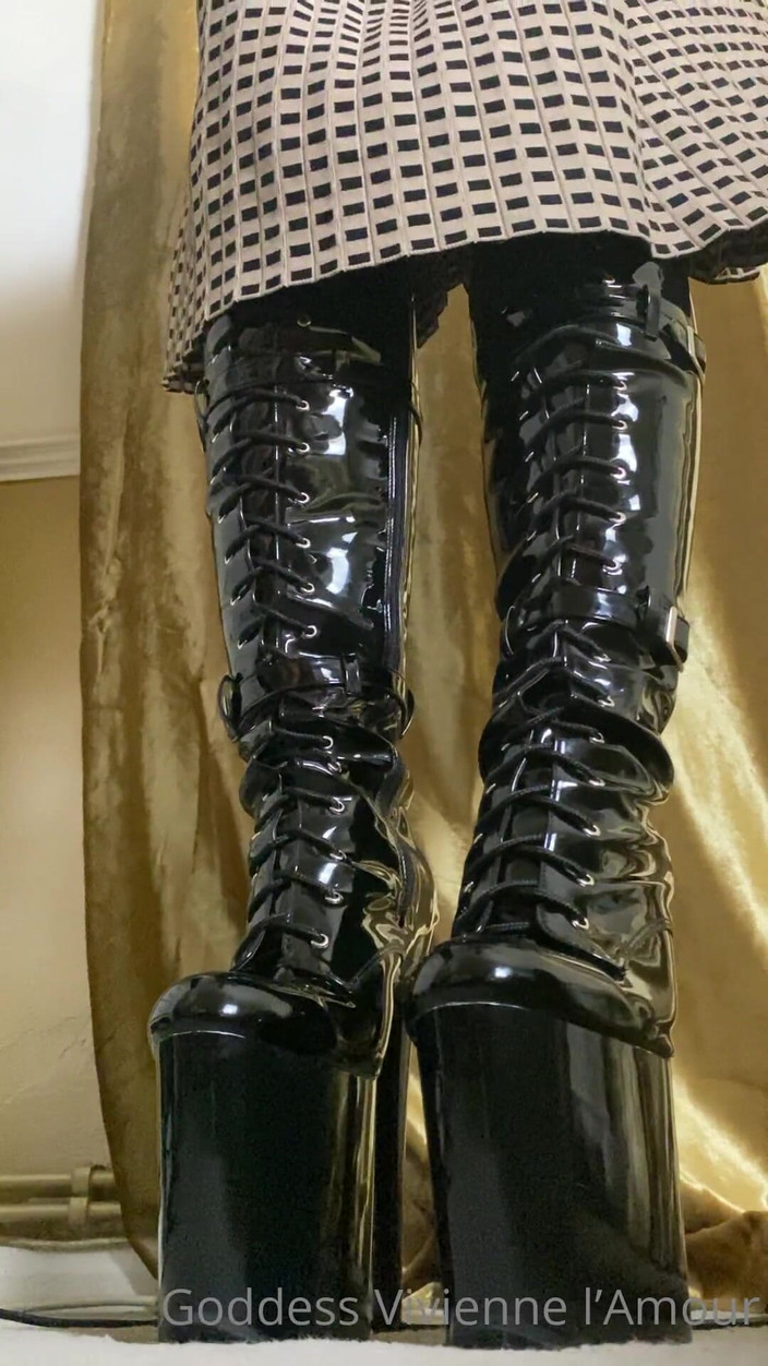 Vivienne l'Amour: Vivienne l'amour - dev kadın seni tamamen yutuyor