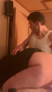Schau zu, wie ich sie im Keller auf Nacherkanin necke