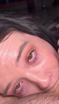 Seksi büyük memeli melek anne ıslak gırtlağına kadar sakso