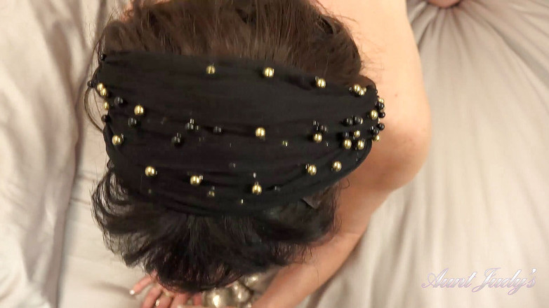 Aunt Judy's: AuntJudys - 42岁丰满的继阿姨janey给你撸管并吮吸你的鸡巴