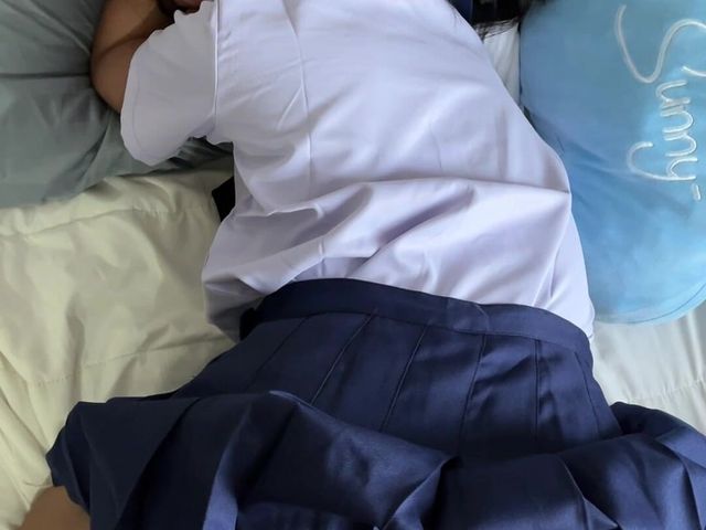 French Tourist Fuck a 18 Years Old Thai Girl in Uniform (Suwipha)
