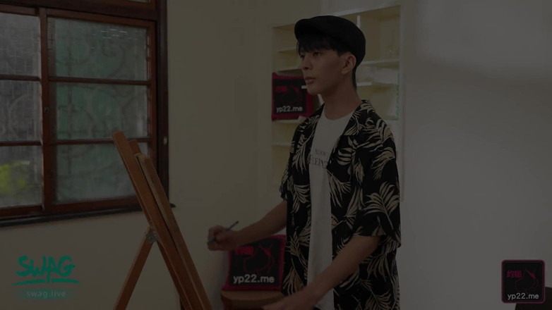 SWAG.live: Azjatycka śliczna dziewczyna zalana przez malarza w studio.