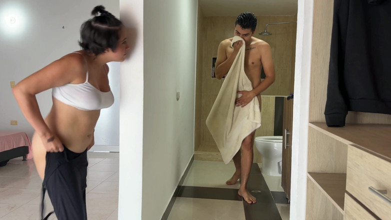 ManuelaAlvarez: Saya melihat abang tiri saya yang terangsang melancap dan saya...