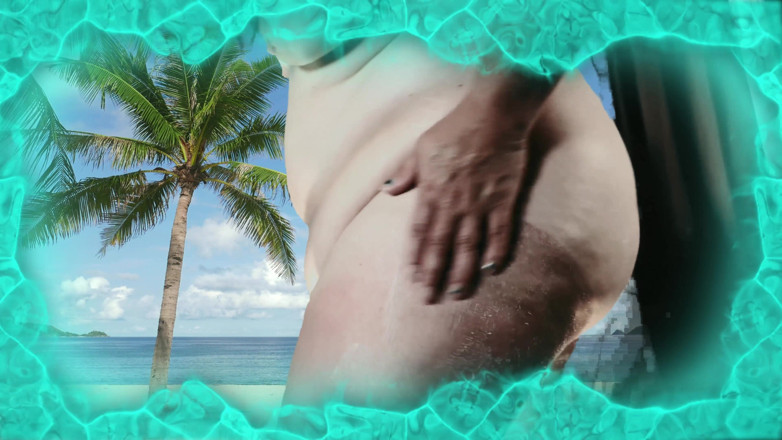 SexyNEBBW: Opálená velká kráska na pláži