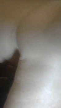 Un grande dildo che mi spinge nel culo