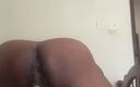 Nilima 22: Video pertunjukan makan mentimun wanita dengan pantat montok