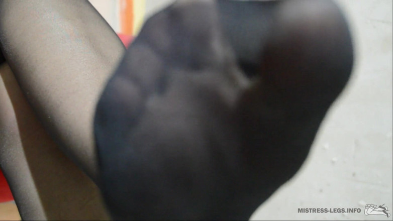Mistress Legs: Tapak candid dalam stoking hitam