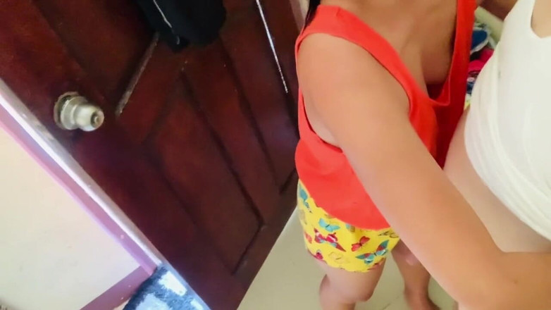 Arramia: La fidanzata pinay si scatena e scopa oltre la porta...