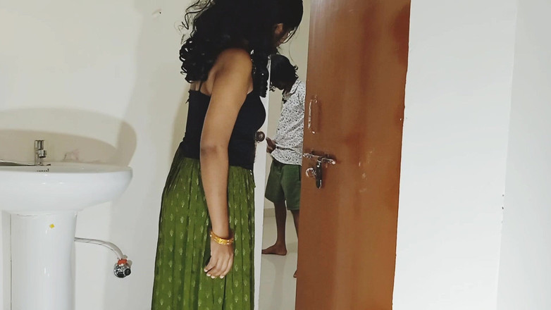 Vija: Üvey kız kardeş üvey erkek kardeşini odada sikiyor 