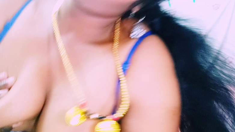Telugu honey lips: सुंदर गृहिणी की चूत चाटना तेलुगु गंदी बातचीत।