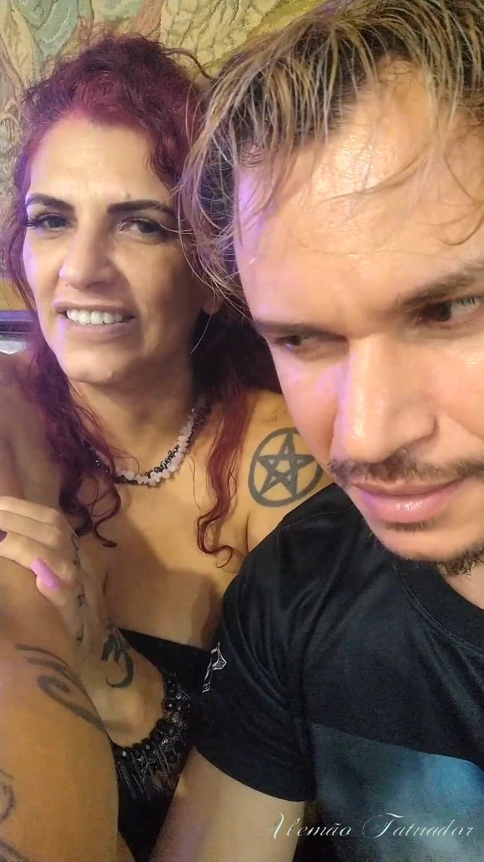 Amador: Alman dövme sanatçısı ve Melissa sahne arkasında sefa yapanlar
