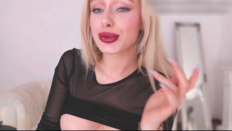 AnnaReyBlonde: Mama vitregă își fute pizda cu degetul pentru tine