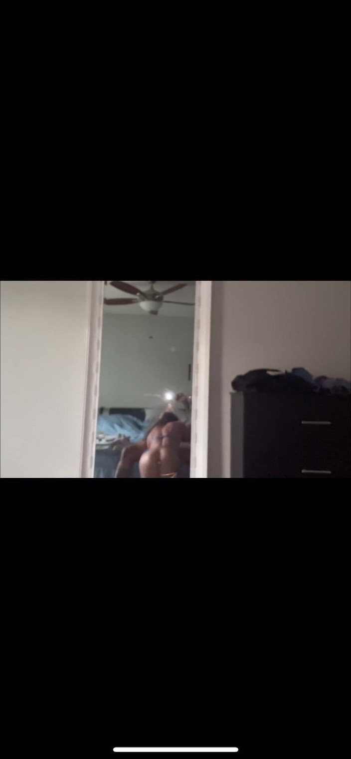 Tattooeddaddy1: Aldatan evli kadın yarak yutuyor, arkadan sikiliyor