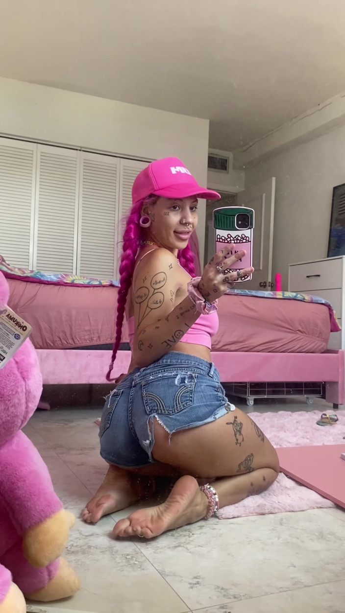 Nali Marie: Teenka blikající prsa vrásčitá chodidla Malá chodidla zrcadlové video zadek...