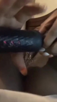 Merangsangkan kelentit saya mengongkek pepek saya dengan penggetar tongkat orgasme pancutan mani