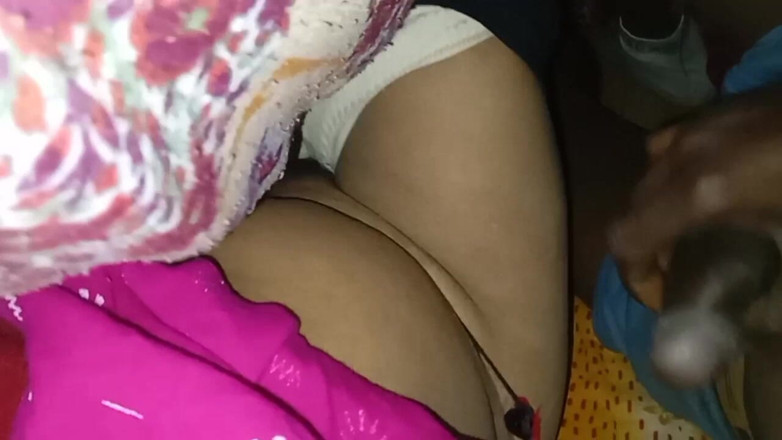 Bengaliauntykichut: Il ragazzo indiano desi ha scopato sia il mio culo...