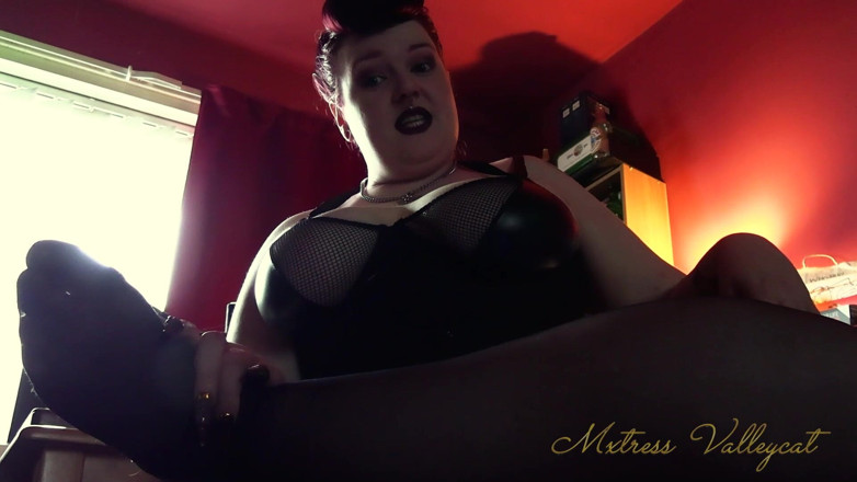 Mxtress Valleycat: Menghidu Strok dan Berbelanja Untuk Stoking Saya