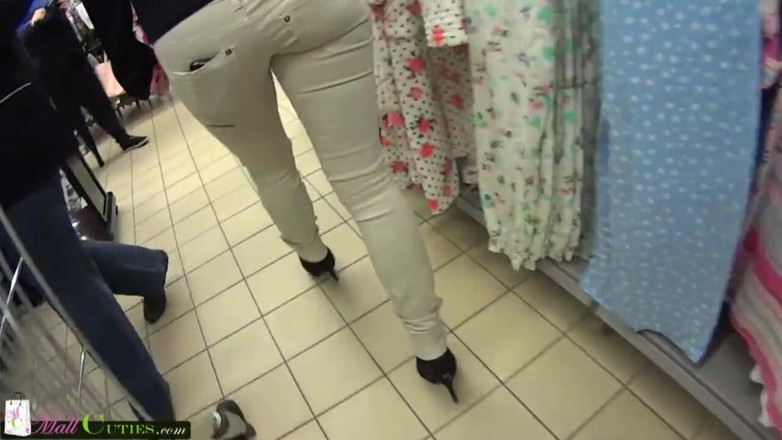Old Nanny: MALLCUTIES - rozkošná teenagerka Liliet miluje sex s cizími lidmi