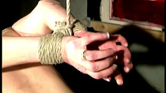 Submissed: Romyna yere bakıyor