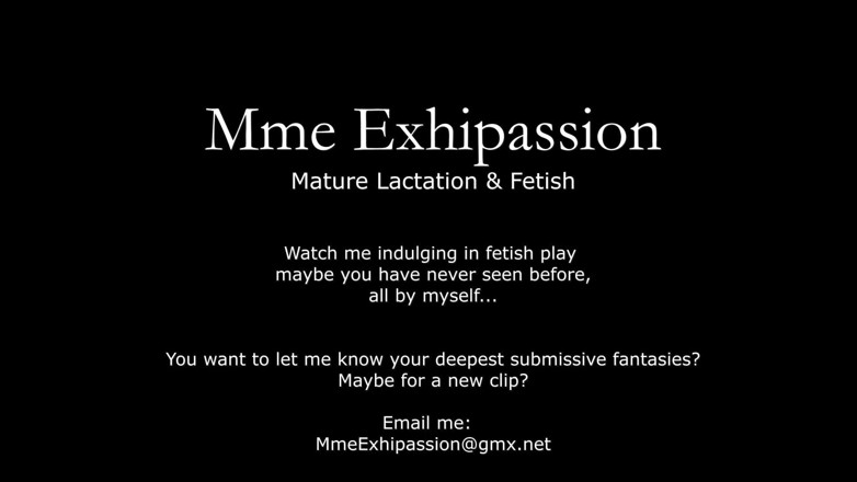 Mme Exhipassion: Wijd open enorme schaamlippen pompen van dichtbij anale plug, poesje...