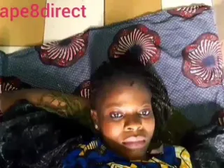 Je regarde si ma belle-fille est toujours vierge