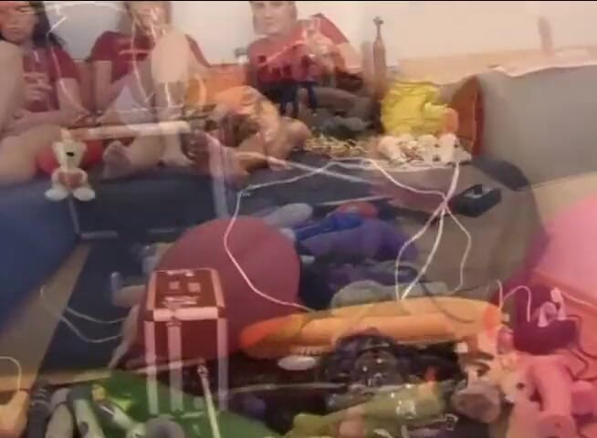 Lesbo Tube: Putas lesbianas cachondas llegando a orgasmos en cuarteto