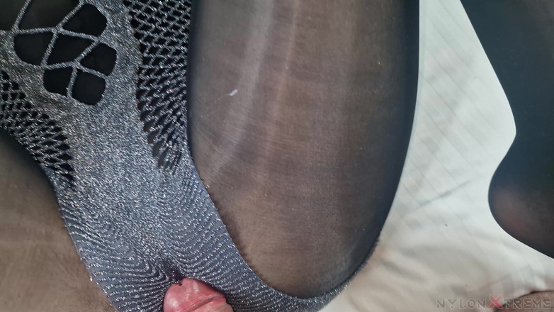 Nylon Xtreme: POV Elena Clark Masturbation Nylon Grau Und Schwarz